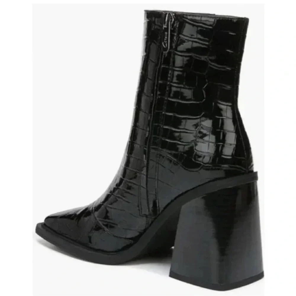 NWT Circus by Sam Edelman Layla Bootie in Black - Size 8